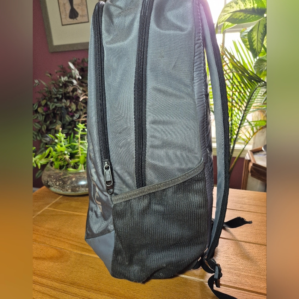 Under‎ Armour Backpack - Picture 3 of 8
